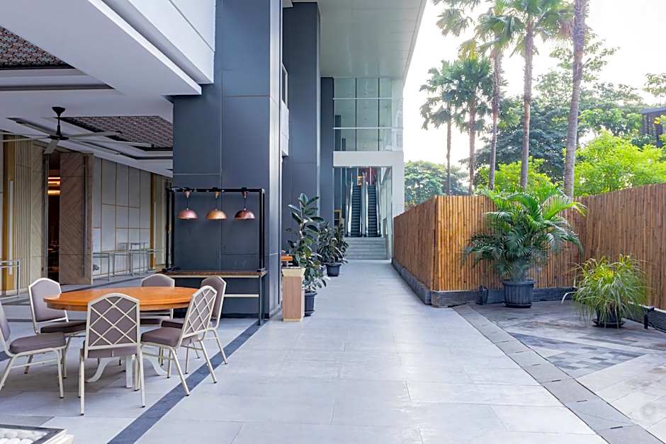 HARRIS Suites Puri Mansion