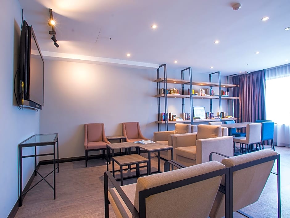 OYO 89576 Mokka Hotel