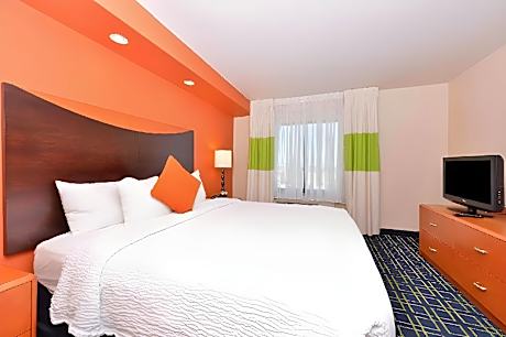 1 Bedroom Suite, 1 King, Sofa bed