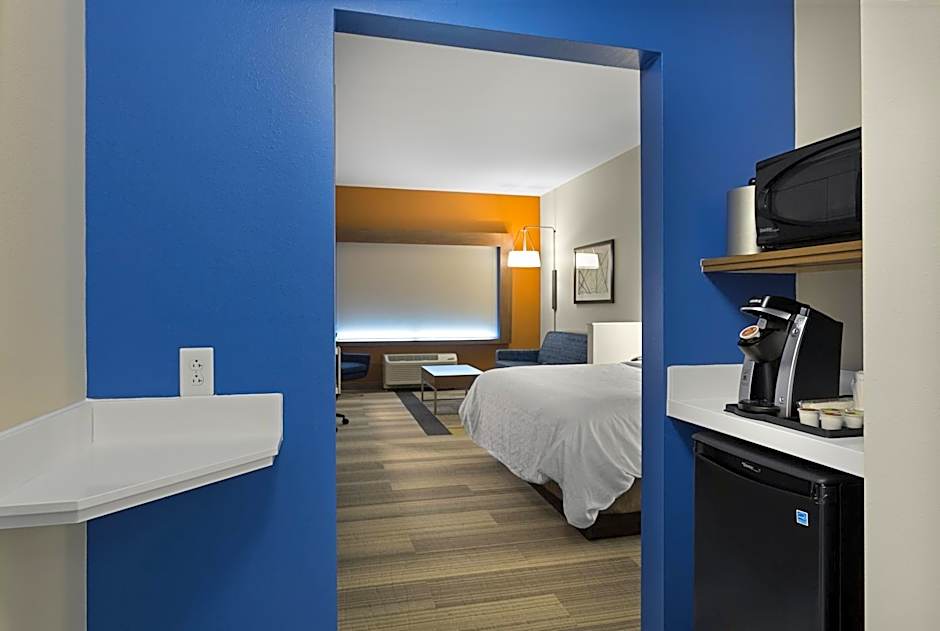 Holiday Inn Express And Suites Fayetteville South By IHG