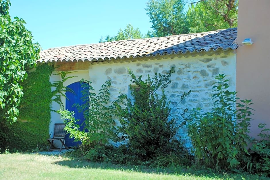 Le Mas De La Cigale Bleue, Caumont Sur Durance