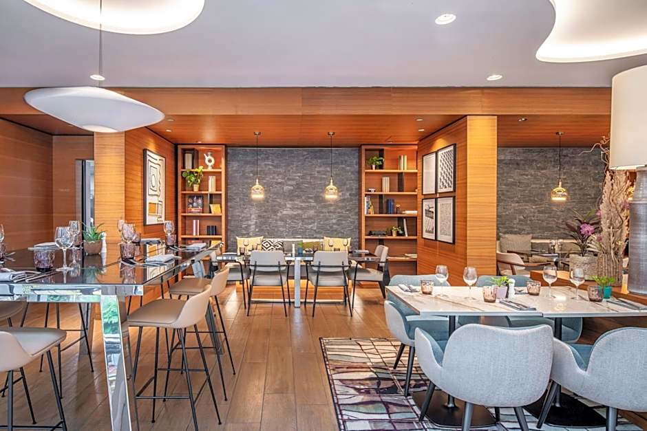 Renaissance by Marriott Paris Republique Hotel