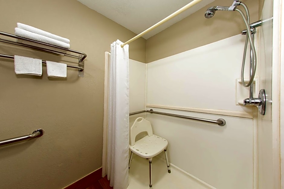 Super 8 by Wyndham Pensacola NAS Area