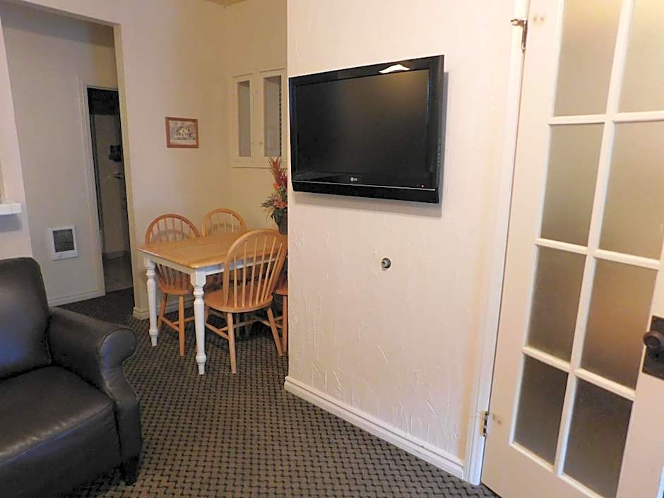 Photo 1 of 11 of 2 Bedroom Multiple Beds