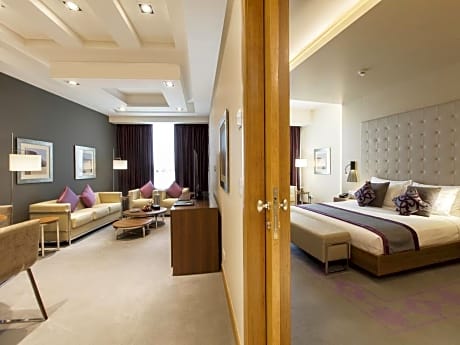 Superior Room King (Non-Smoking)