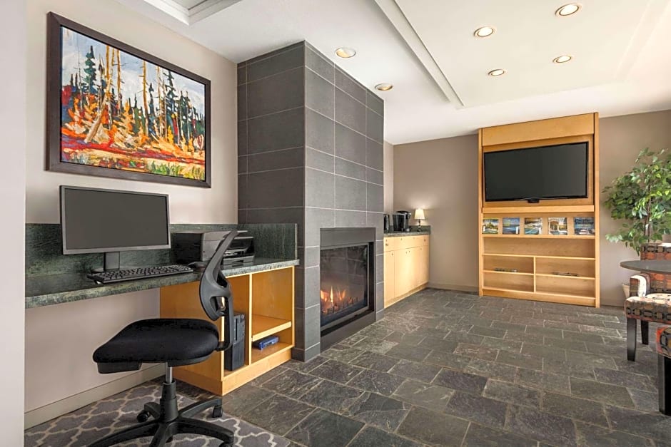 Travelodge by Wyndham Abbotsford Bakerview