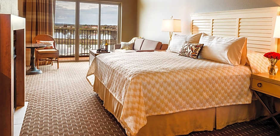 Photo 1 of 20 of Premium 1 King Bed, Riverfront