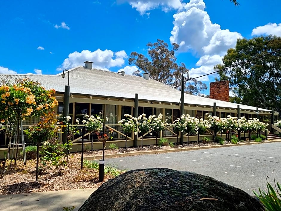 Golden Heritage Motor Inn