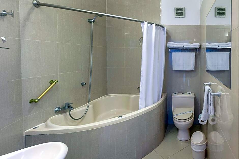 Miraflores Colon Hotel