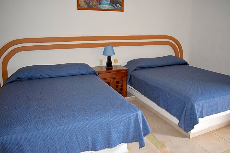 Hotel Plaza Almendros