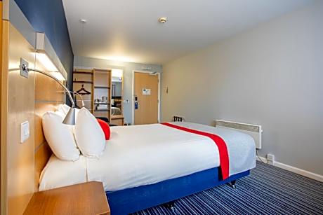 Double Room with Sofa Bed and Free Hot Breakfast - Accessible