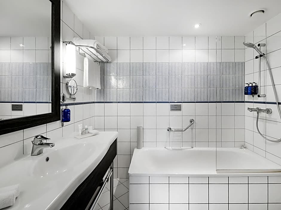 MERCURE KLAIPEDA CITY HOTEL, Meetings, Events, Restaurant & Bar - Accor Group, Pet Stay FREE