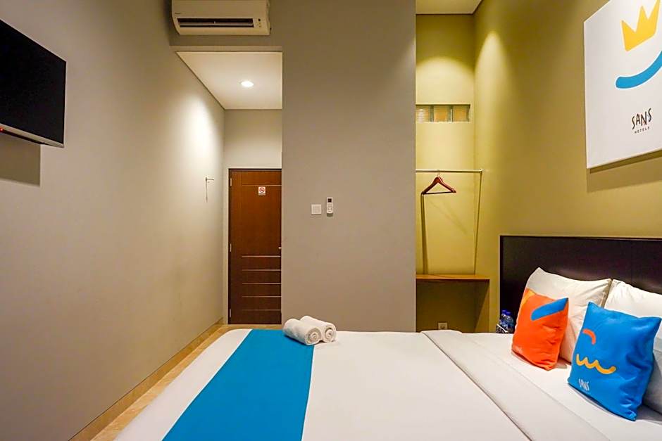 Sans Hotel Empress Simpang Lima