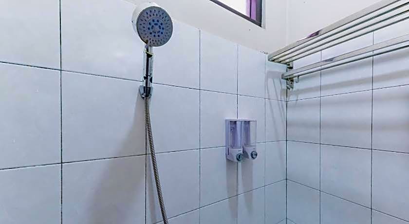 RedDoorz Syariah near Exit Toll Subang