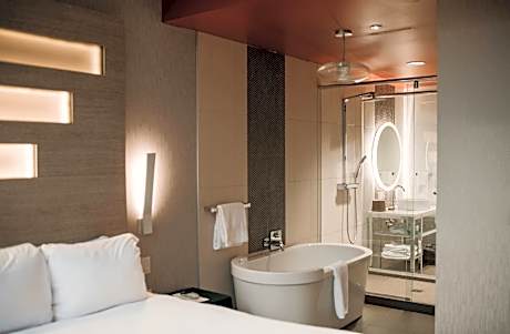 Large King Room with No View - Non Smoking