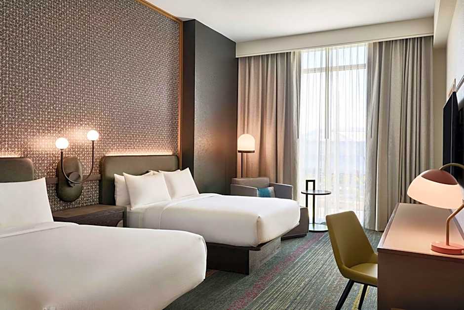 Renaissance® Phoenix Glendale Hotel & Conference Center