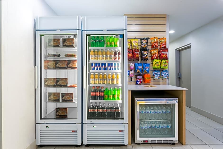 Holiday Inn Express Hotel & Suites Wilmington-University Ctr By IHG