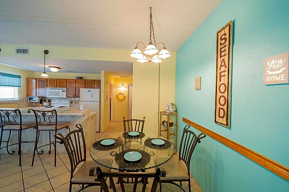 Charming SPI family condo - walking distance to the beach, Sleeps 6, Third Floor, 2026 Traveler Award