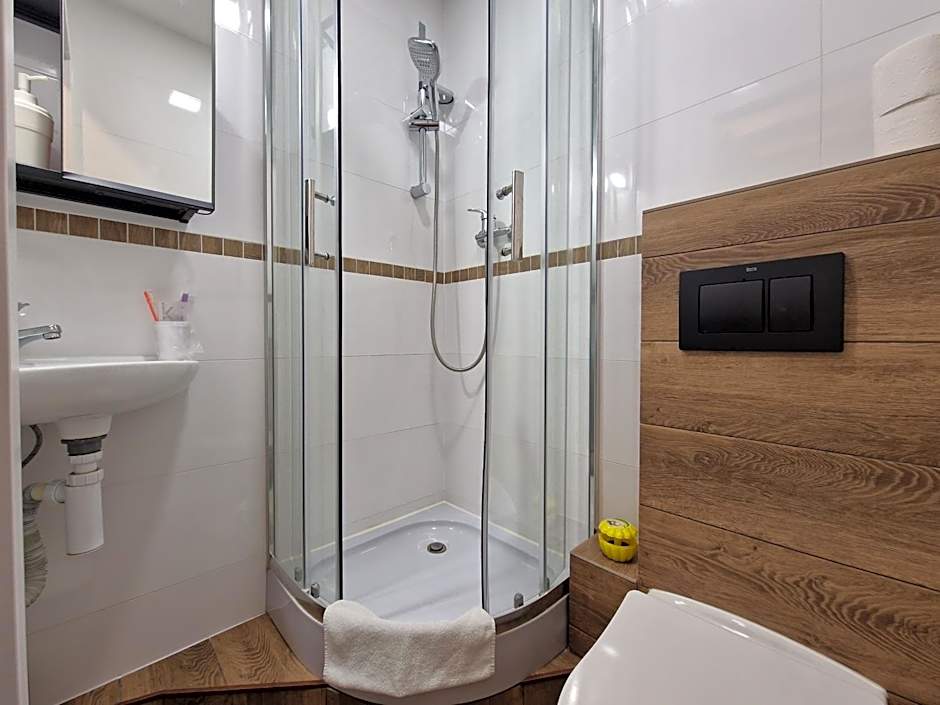 Hostel Helvetia - Private Rooms in City Center