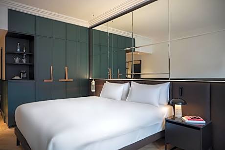 Almanac X Room King with Balcony