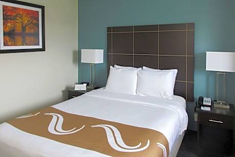 Queen Room - Accessible/Nonsmoking