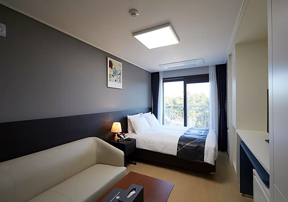 Sokcho Chonpines Beach Hotel