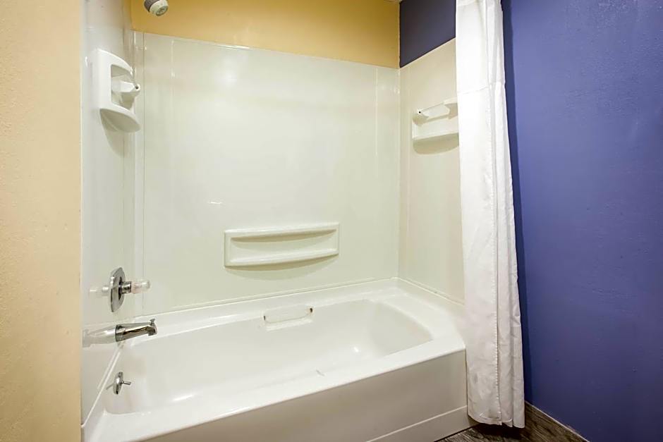 Days Inn by Wyndham Cadillac