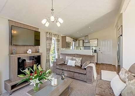 Treweryn with Hot Tub