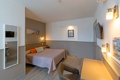 Superior Double Room with Air-Conditioning