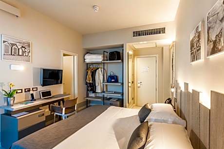 Double or Twin Room with Side Sea View