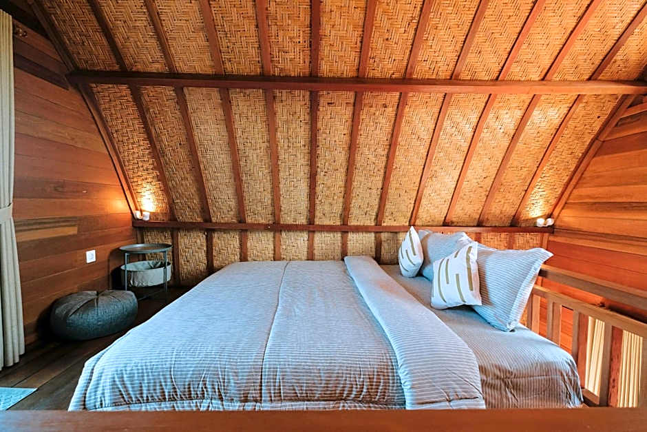 Murna Villa 3, A modern Balinese wooden house 360 GWK view
