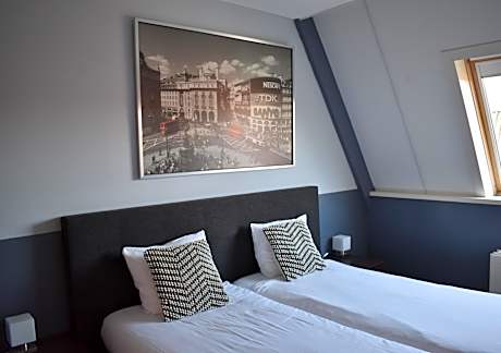 Standard Double Room with Two Single Beds