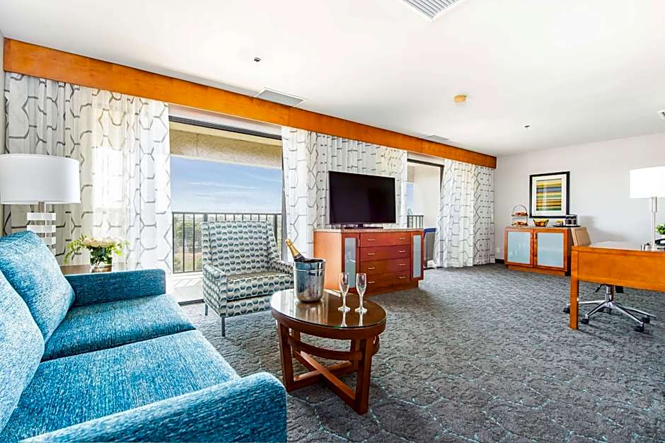 DoubleTree by Hilton Hotel Carson