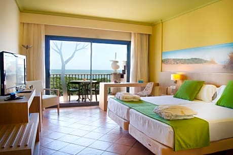 Double or Twin Room with Sea View