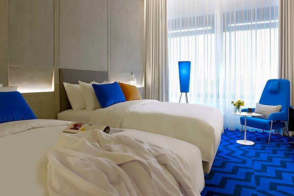 Renaissance by Marriott Warsaw Airport Hotel