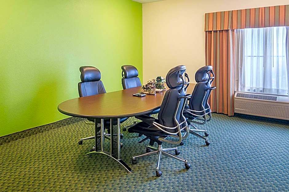 Quality Inn & Suites Harvey - Chicago Southland