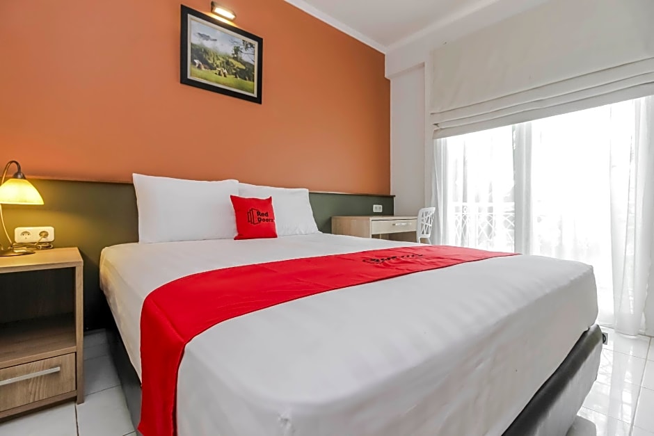 RedDoorz Syariah Plus @ Jatibening