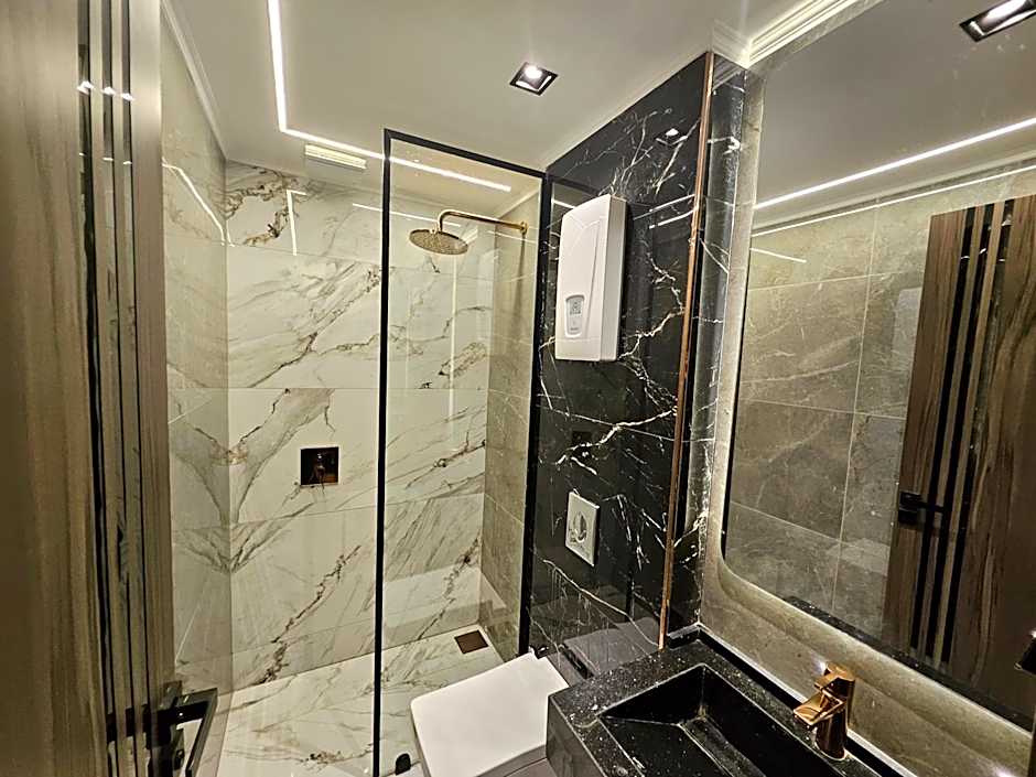 New Cairo's Poolside Oasis