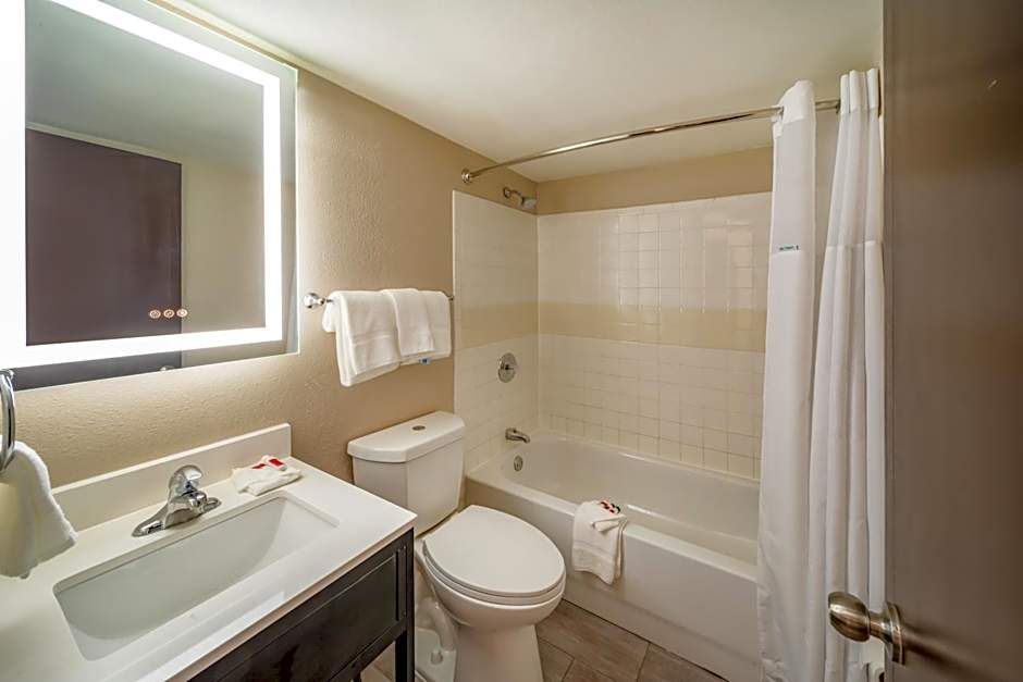 Super 8 by Wyndham Laredo