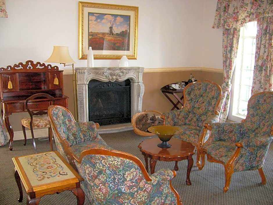 Sherwood's Country House