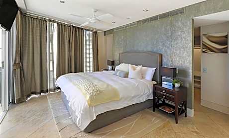 Four-Bedroom Deluxe Apartment