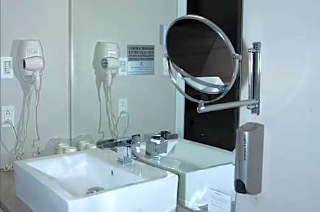 2 Queen Beds Suite Non-Smoking