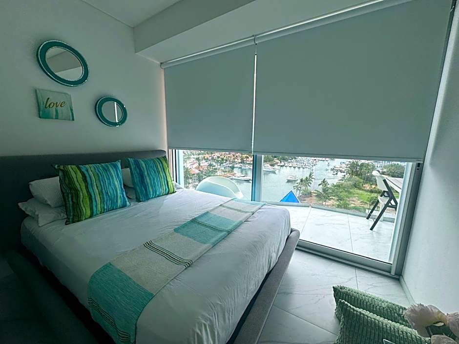 Luxurious Oceanfront condo with Unmatched Panoramic Views
