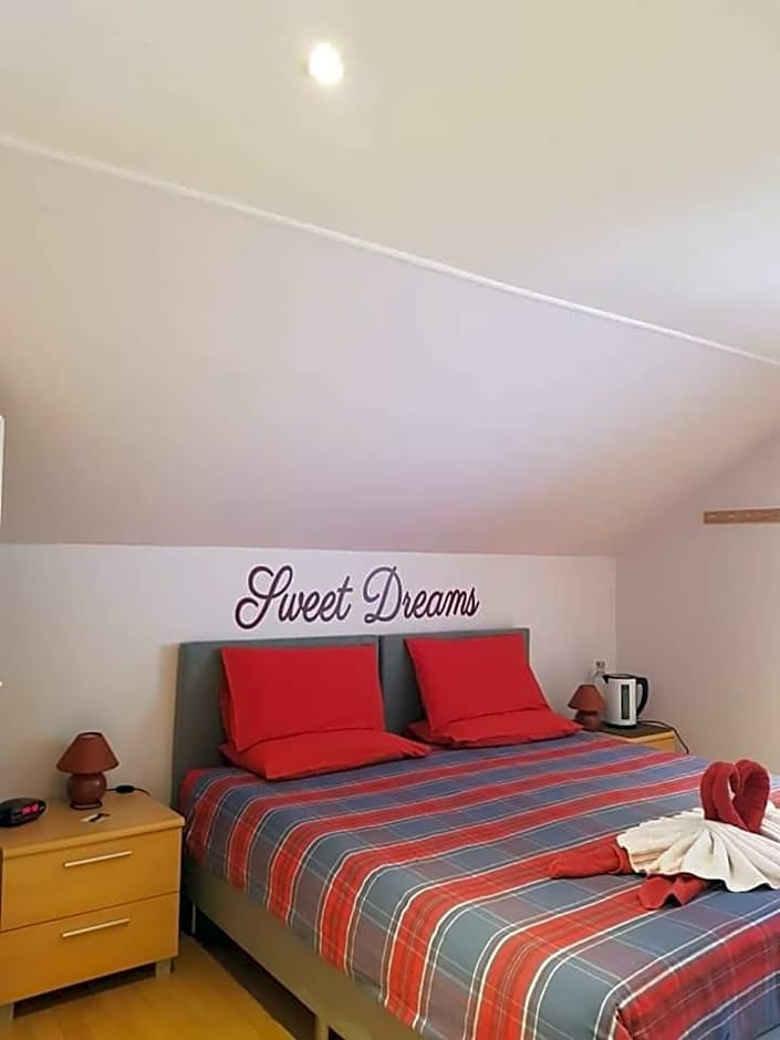 B&B Woodside