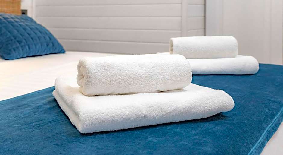 "Breeze" Aparthotel by Parrot`s House