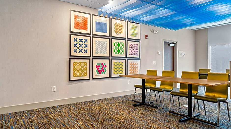 Holiday Inn Express & Suites Macon North By IHG