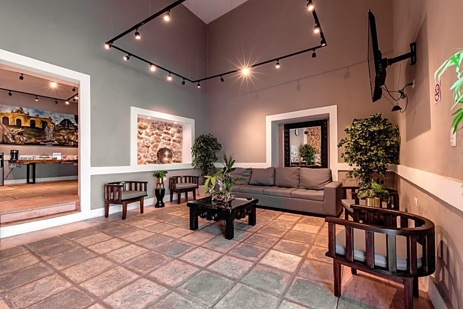 Hotel Colonial Zaci by GuruHotel