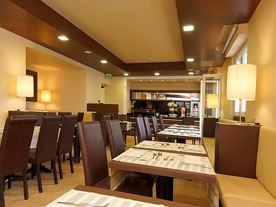 Hotel Clarin 14 by Dori