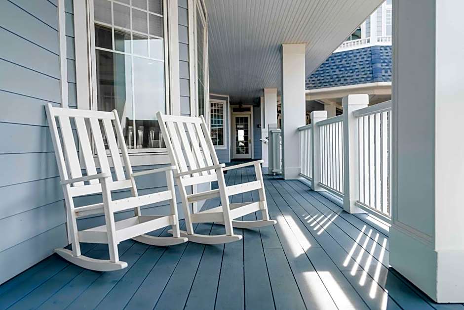 Madison Beach Hotel Curio Collection by Hilton