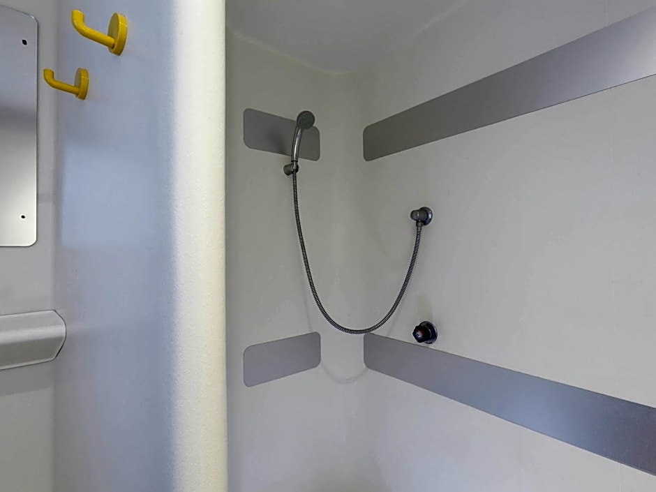 Hotel First Eco Savigny Villemoisson Centre Commercial Carrefour